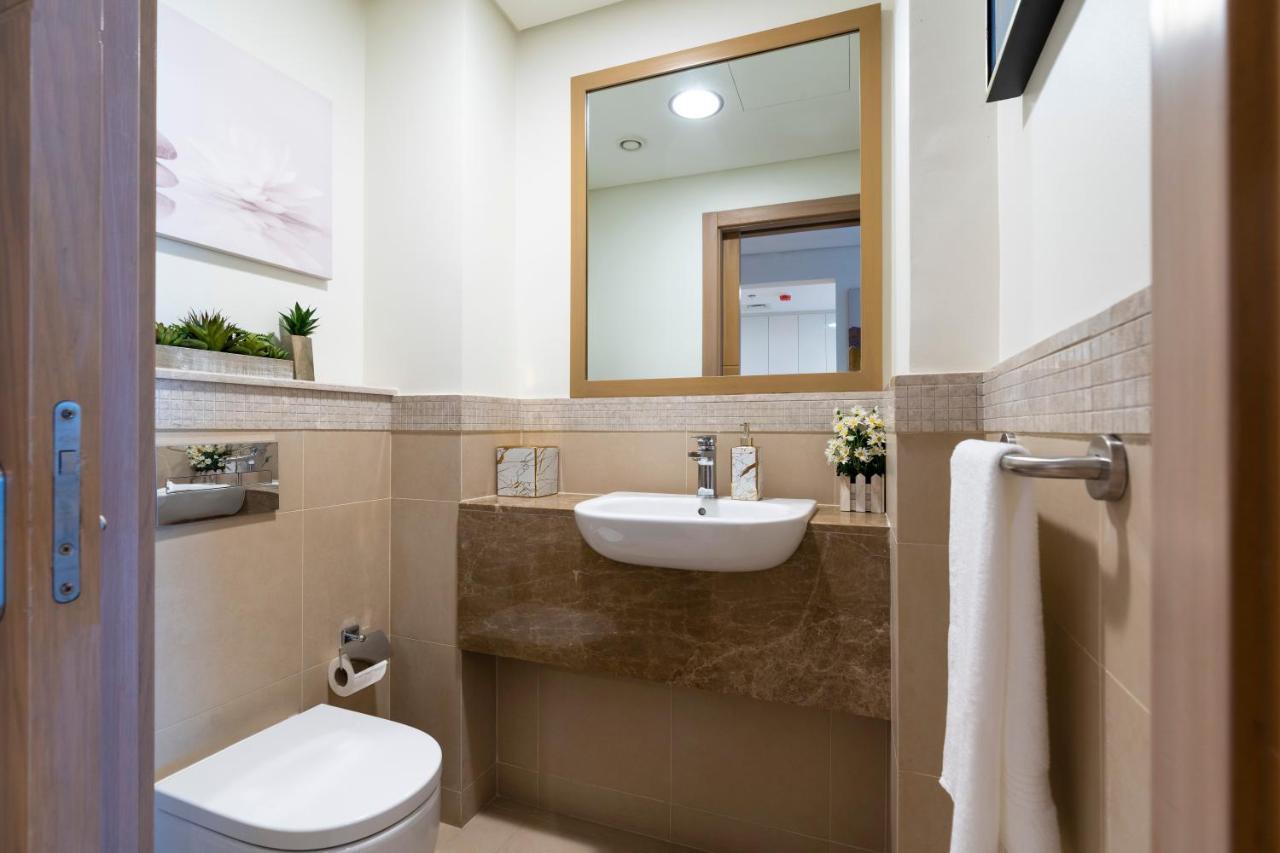Prestige Living 1Br With Full Burj Khalifa View By Auberge Dubai Exterior foto